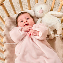 Charger l'image dans la galerie, FanFan Gigoteuse bébé 70 cm – Gigoteuse en velours rose avec manches amovibles